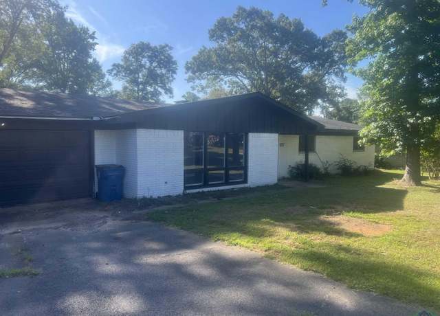 Property at 2828 Mary Mack Dr, Marshall, TX 75672, 3 beds, 2.5 baths