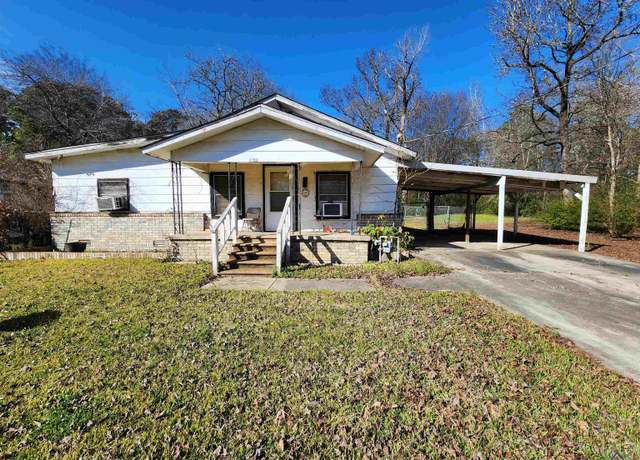 Property at 409 St John St, Jefferson, TX 75657, 3 beds, 2 baths