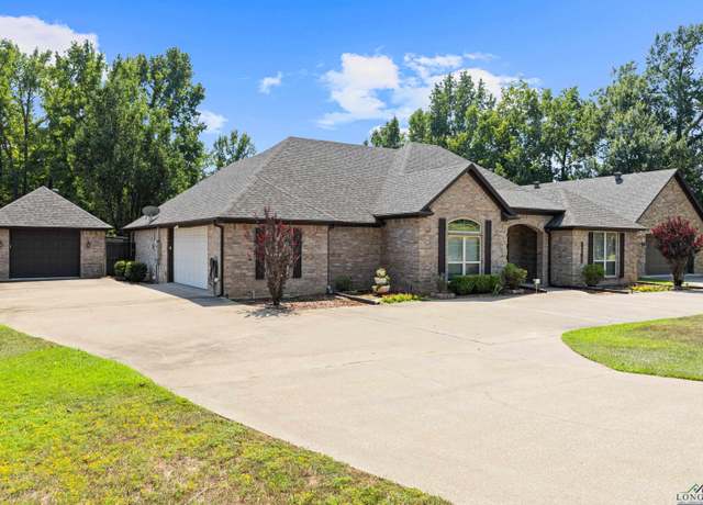 Property at 2702 Houston St, Kilgore, TX 75662, 3 beds, 2 baths