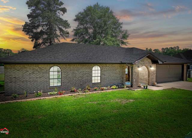 Property at 1008 Texas Dr, Carthage, TX 75633, 3 beds, 2 baths