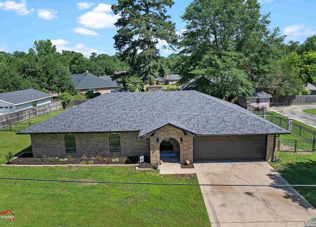 Property at 1008 Texas Dr, Carthage, TX 75633, 3 beds, 2 baths