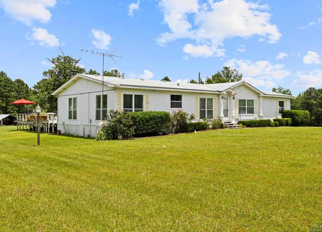 Property at 255 Woodlawn Hls, Marshall, TX 75672, 4 beds, 2 baths