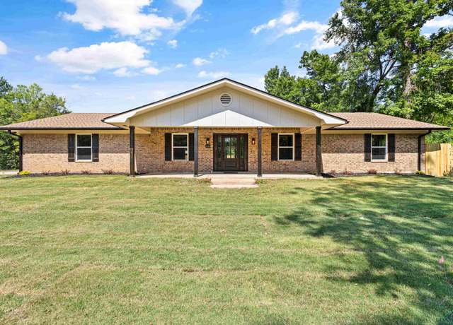 Property at 531 Oakwood St, Gladewater, TX 75647, 4 beds, 2 baths