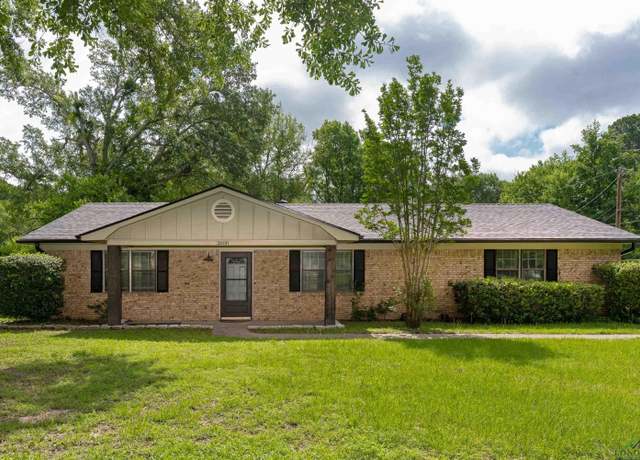 Property at 2600 Tryon Rd, Longview, TX 75605, 3 beds, 2 baths
