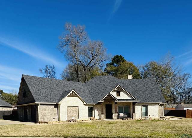 Property at 141 Stonegate Dr, Carthage, TX 75633, 3 beds, 2.5 baths