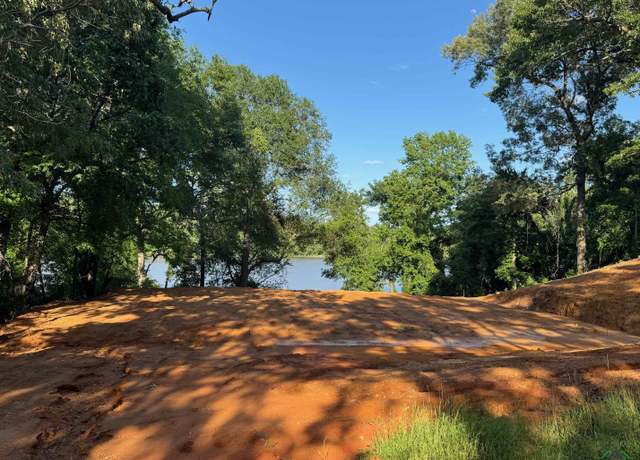 Property at 656 N Lake Dr, Gladewater, TX 75647