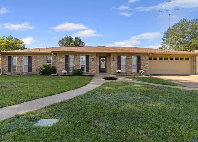 Property at 624 Green Oak Dr, Longview, TX 75604, 3 beds, 2 baths