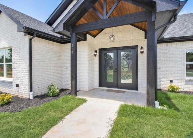 Property at 450 Ann St, Kilgore, TX 75662, 3 beds, 2 baths