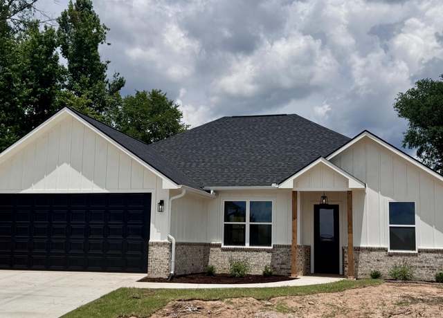 Property at 109 Kenswick, Henderson, TX 75654, 3 beds, 2 baths