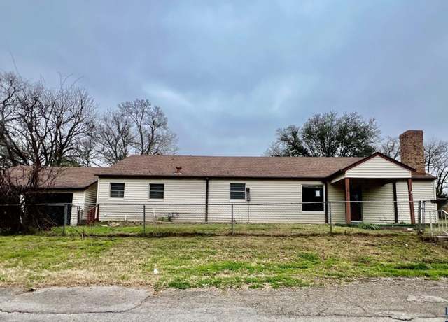 Property at 514 Beverly Dr, Carthage, TX 75633, 3 beds, 2 baths