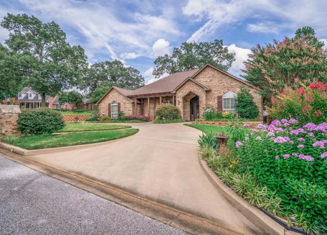 Property at 1604 Colonial Dr, Longview, TX 75605, 4 beds, 3 baths