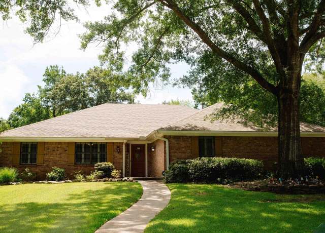 Property at 410 Yates St, Marshall, TX 75672, 4 beds, 2.5 baths