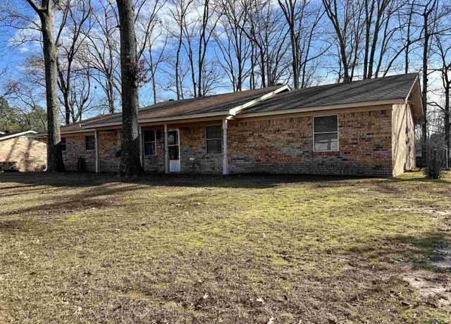 Property at 1402 Evergreen St, Longview, TX 75604, 4 beds, 3 baths