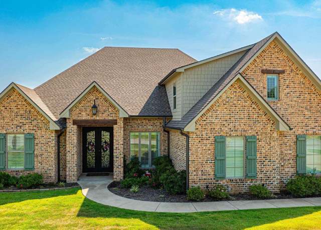 Property at 2901 Fairway Oaks Ln, Longview, TX 75605, 4 beds, 3 baths