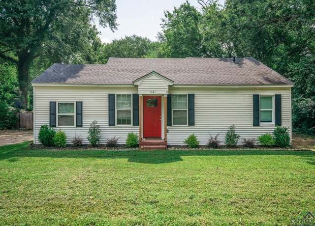 Property at 1021 N Montgomery St, Gilmer, TX 75644, 3 beds, 3 baths