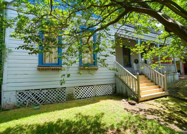 Property at 800 E Austin St, Marshall, TX 75670, 3 beds, 2 baths