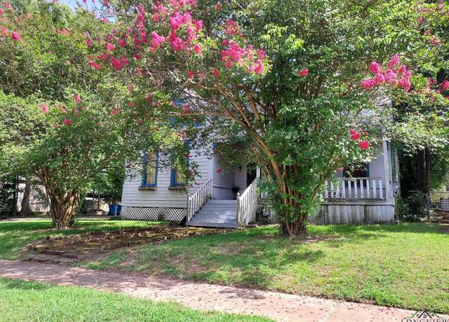 Property at 800 E Austin St, Marshall, TX 75670, 3 beds, 2 baths