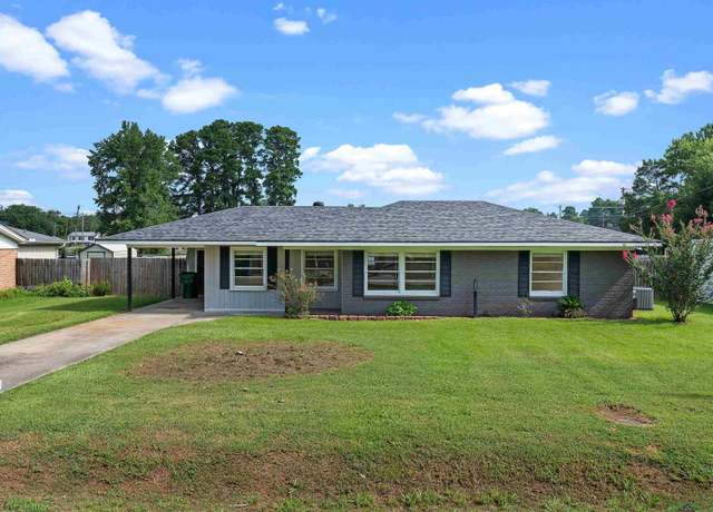 Property at 1010 Tyre St, Carthage, TX 75633, 3 beds, 1 bath