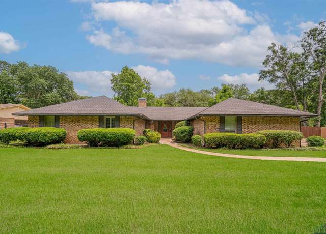 Property at 1902 W Warwick Cir, Longview, TX 75601, 3 beds, 2 baths