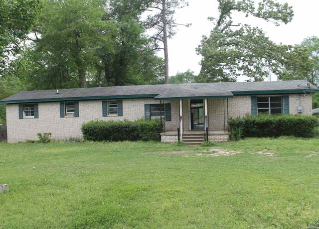Property at 1045 Cypress Cir, Waskom, TX 75692, 3 beds, 1.5 baths