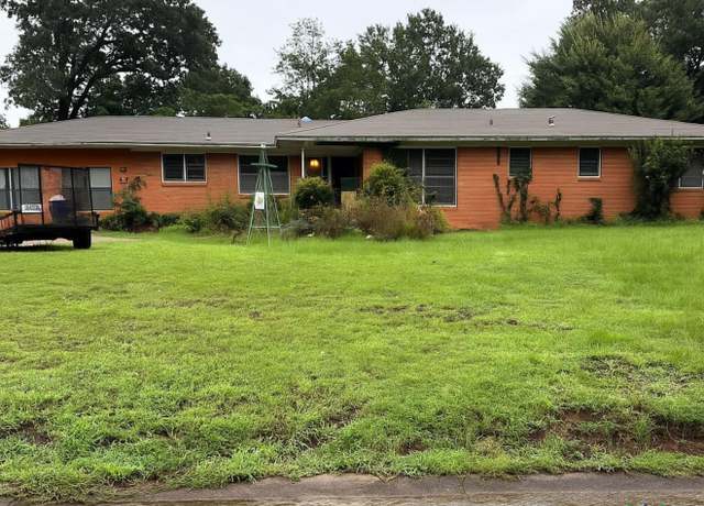 Property at 608 Carlisle Dr, Kilgore, TX 75662, 4 beds, 3 baths