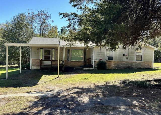Property at 510-511 Holloman Ln, Hughes Springs, TX 75656, 4 beds, 1 bath