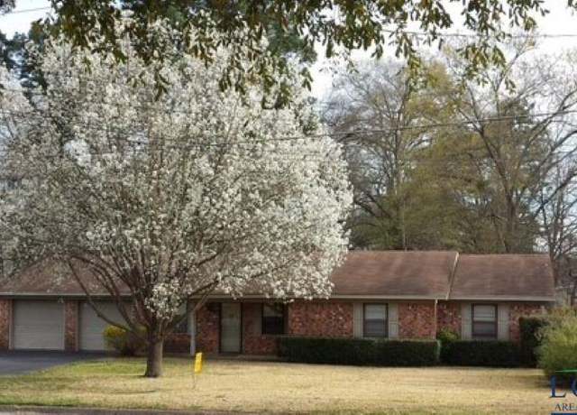 Property at 1102 Blueridge Pkwy, Longview, TX 75605, 4 beds, 2 baths