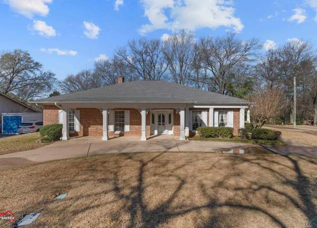 Property at 2001 W Warwick Cir, Longview, TX 75601, 3 beds, 2 baths