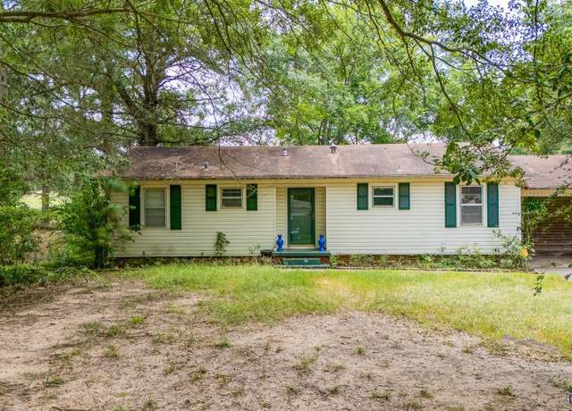 Property at 1111 Dawn St, Gilmer, TX 75644, 3 beds, 1.5 baths