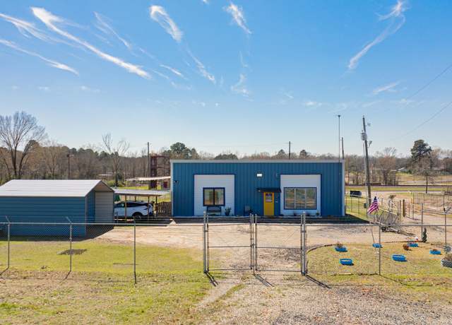 Property at 365 E Pacific Ave, Gladewater, TX 75647, 3 beds, 2 baths