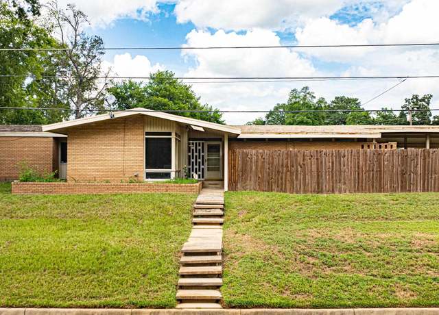 Property at 1505 Berry Ln, Longview, TX 75602, 3 beds, 2 baths