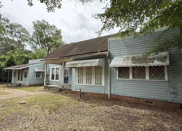 Property at 405 W College St, Carthage, TX 75633, 4 beds, 2 baths
