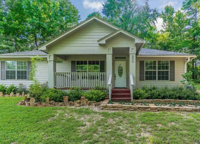 Property at 690 Ann St, Kilgore, TX 75662, 3 beds, 2 baths
