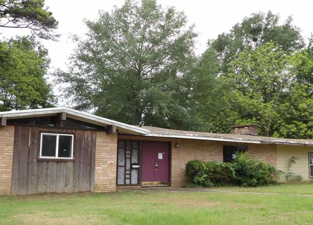 Property at 915 John St, Jacksonville, TX 75766, 3 beds, 2 baths
