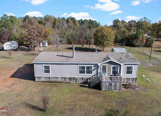 Property at 112 Zada St, Jefferson, TX 75657, 3 beds, 2 baths