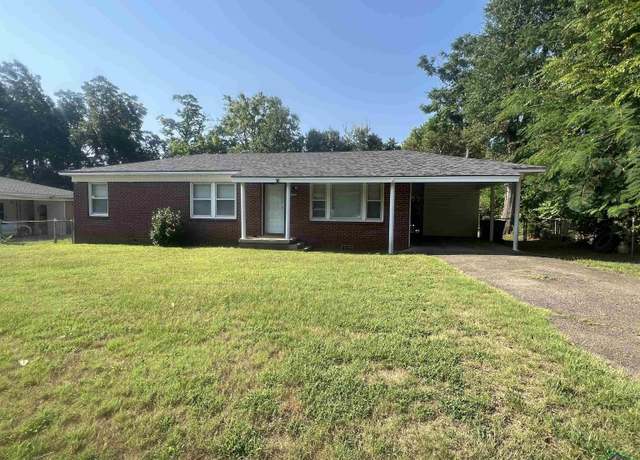Property at 302 E Carolanne Blvd, Marshall, TX 75672, 3 beds, 1 bath