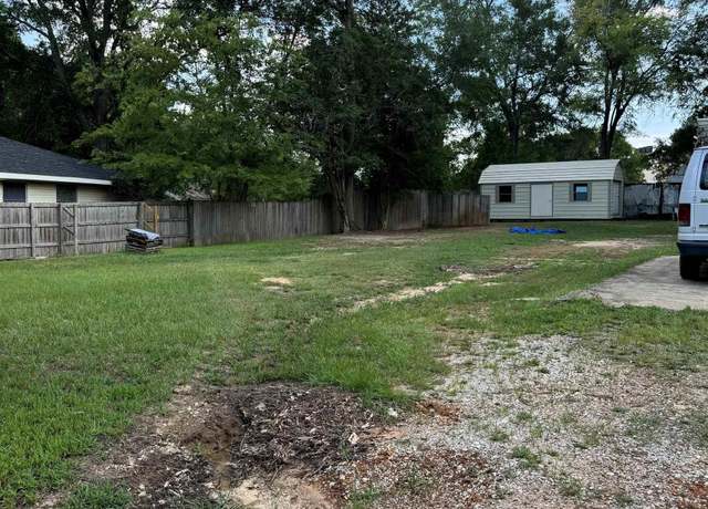 Property at 212 E Pirate St, Longview, TX 75604