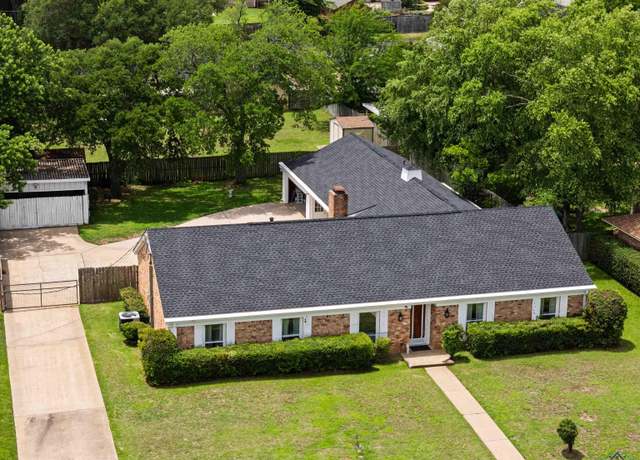 Property at 1901 Livingston St, Longview, TX 75601, 4 beds, 3 baths