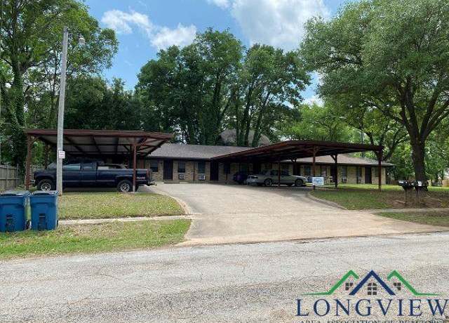 Property at 1004 E Bowie St, Marshall, TX 75670