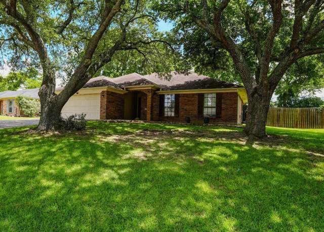 Property at 403 Rebecca Cir, Longview, TX 75605, 3 beds, 2 baths