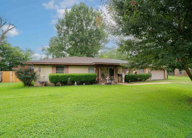 Property at 304 Dale Dr, Kilgore, TX 75662, 3 beds, 1.5 baths