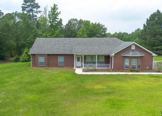 Property at 727 Green St, Gladewater, TX 75647, 3 beds, 2 baths
