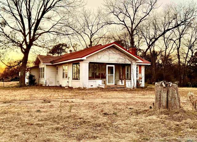 Property at 304 Daingerfield St, Naples, TX 75568, 3 beds, 2 baths