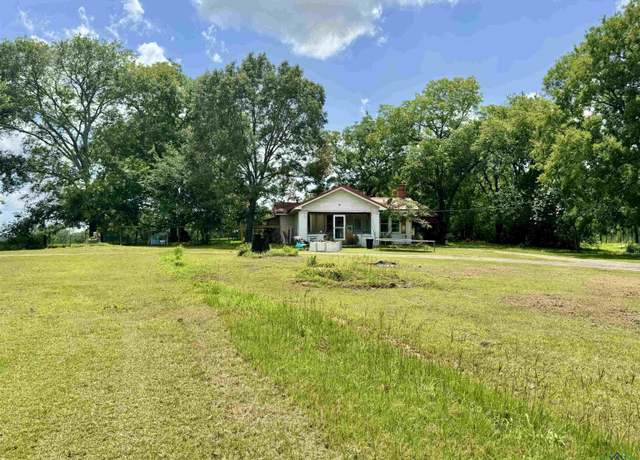 Property at 304 Daingerfield St, Naples, TX 75568, 3 beds, 2 baths