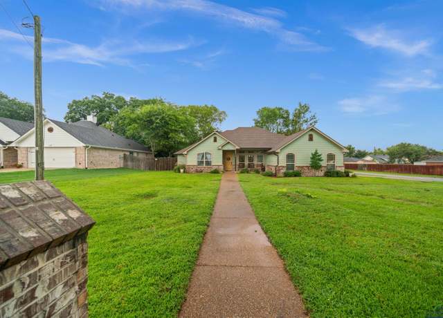 Property at 223 E Emma St, Bullard, TX 75757, 3 beds, 2 baths