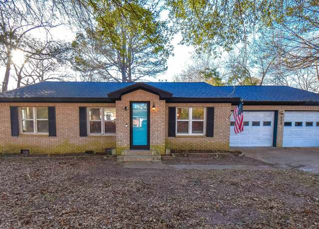 Property at 608 S Garland St, Overton, TX 75684, 3 beds, 1.5 baths