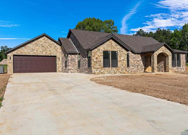 Property at 142 Big Oaks Rd, Kilgore, TX 75662, 4 beds, 2.5 baths