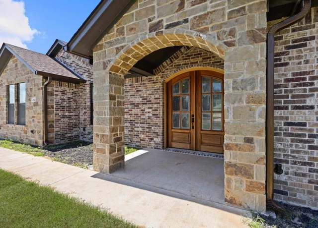 Property at 142 Big Oaks Rd, Kilgore, TX 75662, 4 beds, 2.5 baths