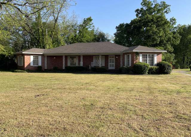 Property at 1000 Quitman St, Pittsburg, TX 75686, 3 beds, 2 baths