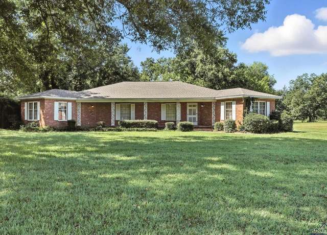 Property at 1000 Quitman St, Pittsburg, TX 75686, 3 beds, 2 baths